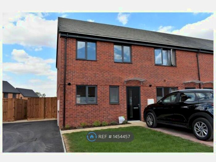 3 Bedroom End Of Terrace House To Rent In Draper Road, Peterborough, PE4