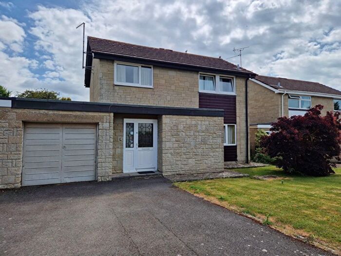 3 Bedroom Link Detached House For Sale In The Laurels, Great Coxwell, Faringdon, Oxfordshire, SN7