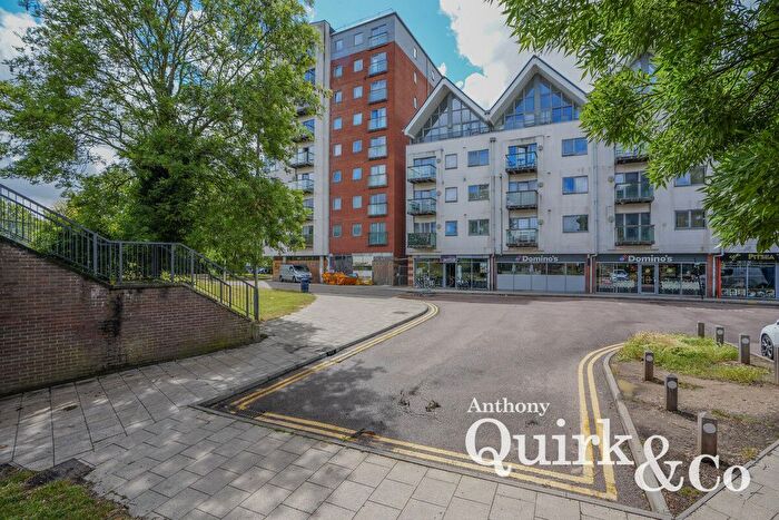 2 Bedroom Flat For Sale In Station Lane, Basildon, SS13