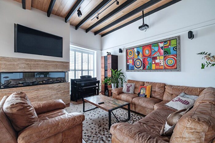 3 Bedroom Flat To Rent In Drayton Park, Highbury, N5