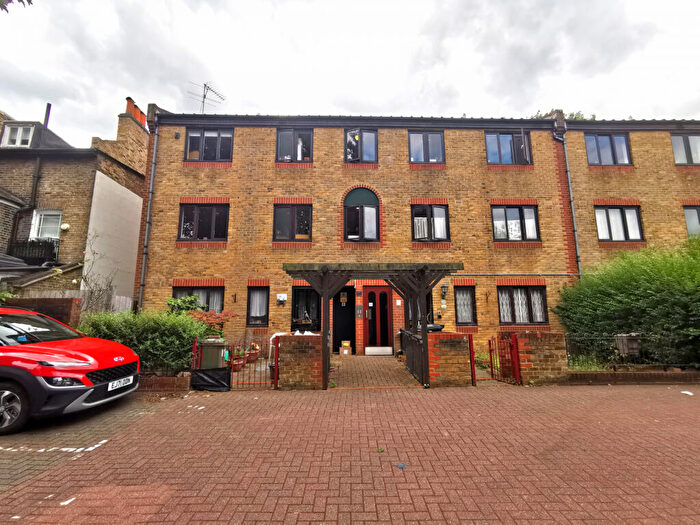 1 Bedroom Flat For Sale In Blair Close, Islington, N1