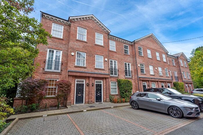 4 Bedroom Detached House For Sale In Cheswick Close, Sale, Greater Manchester, M33