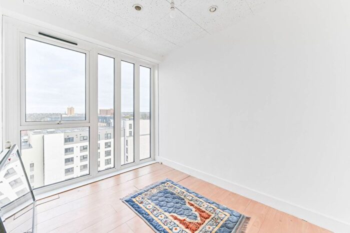 1 Bedroom Flat To Rent In Zodiac Court, Central Croydon, Croydon, CR0