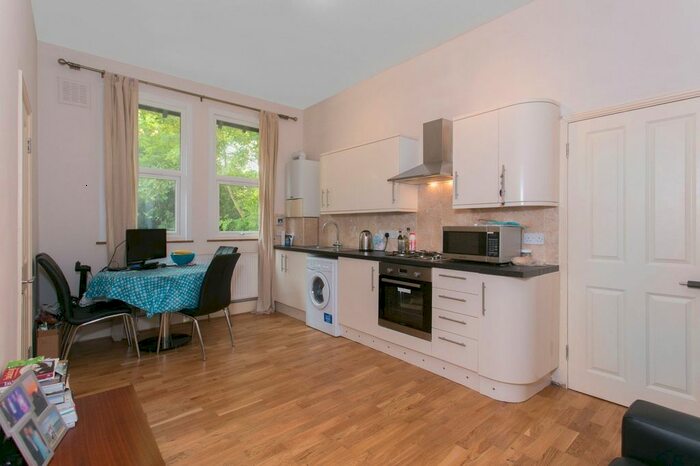 1 Bedroom Detached House To Rent In Aldrington Road, Streatham, SW16