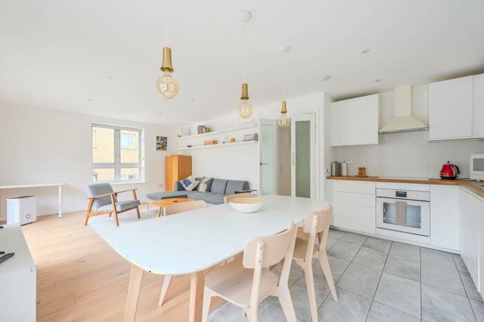 2 Bedroom Flat To Rent In Narrow Street, Limehouse, London, E14