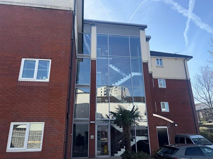 2 Bedroom Flat To Rent In Hollows Court, Ridling Lane, Hyde, SK14