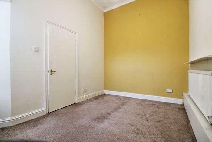 2 Bedroom Flat For Sale In Clive Crescent, Penarth, CF64