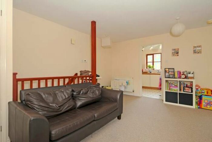 2 Bedroom Maisonette To Rent In Green Ridges, Headington, OX3