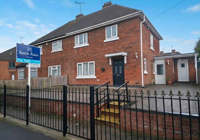 3 Bedroom Semi-Detached House For Sale In Chestnut Road, Bedworth, Warwickshire, CV12