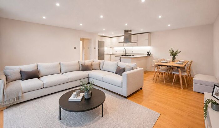 2 Bedroom Flat For Sale In Royal Drive, Princess Park Manor Royal Drive, N11