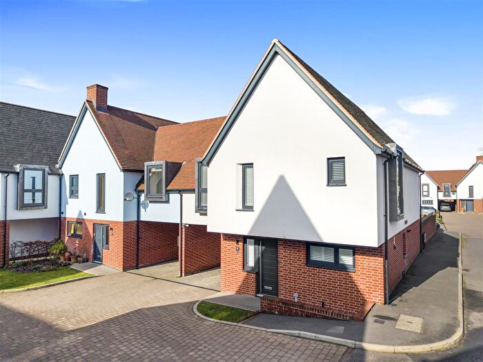 4 Bedroom Link Detached House For Sale In Lees Close, Thaxted, Dunmow, CM6