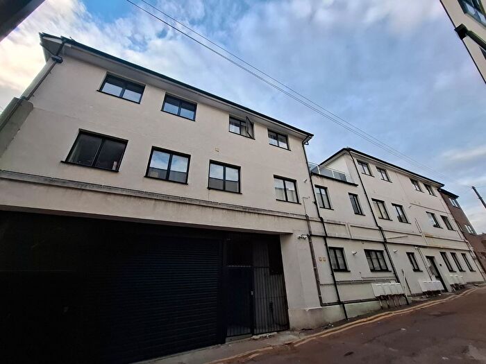 2 Bedroom Flat For Sale In Archway Road, Ramsgate, Kent, CT11