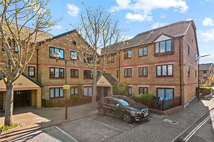 1 Bedroom Flat For Sale In Riverside Close, London, E5