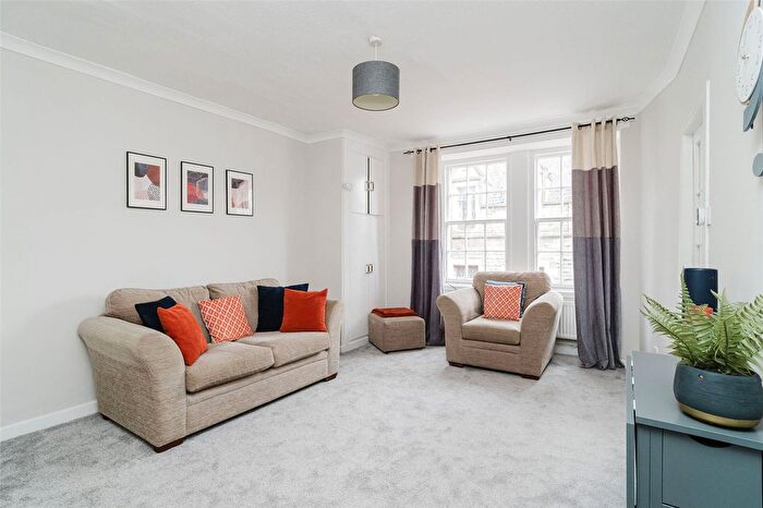 2 Bedroom Flat To Rent In Cowgate, Edinburgh, EH1