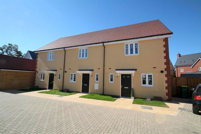 2 Bedroom End Of Terrace House To Rent In Edmund Close, Elizabeth Gardens, Rochford, SS4