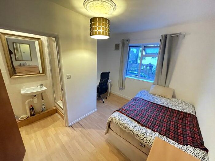 3 Bedroom Terraced House To Rent In Strattondale Street, London, E14