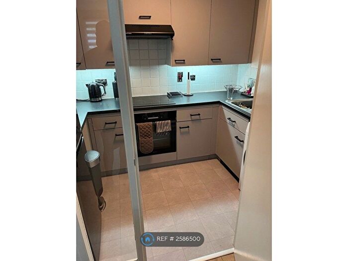 1 Bedroom Flat To Rent In Kingswood Drive, Sutton, SM2