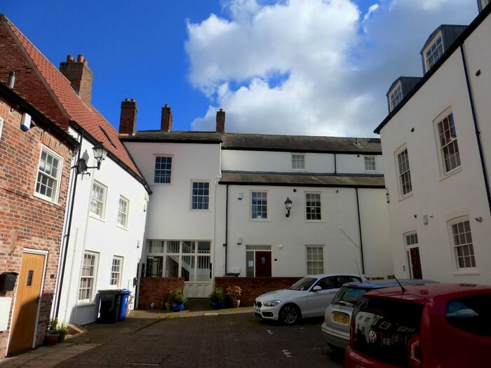 2 Bedroom Flat To Rent In Coach House Court, Caistor, LN7