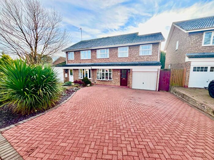 3 Bedroom Semi Detached House For Sale In Westbury Lane, Newport Pagnell, MK16