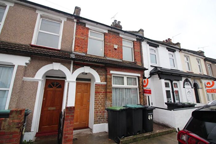 3 Bedroom Terraced House To Rent In Gordon Road, Northfleet, Gravesend, Kent, DA11