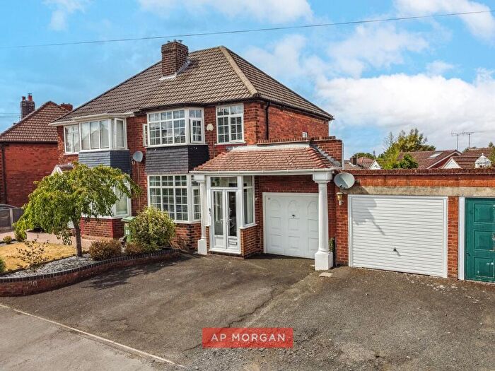 3 Bedroom Semi-Detached House For Sale In Westbourne Road, Halesowen, West Midlands, B62