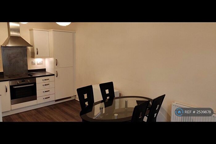 2 Bedroom Flat To Rent In Englefield House, Reading, RG30