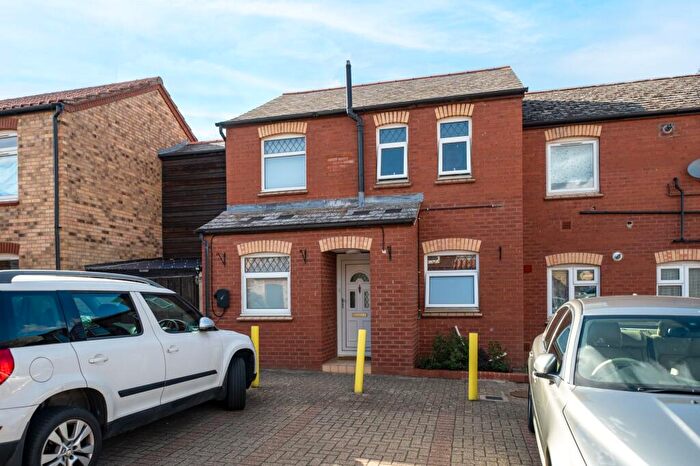 3 Bedroom Terraced House For Sale In Brentwood Court, Cambridge, CB5