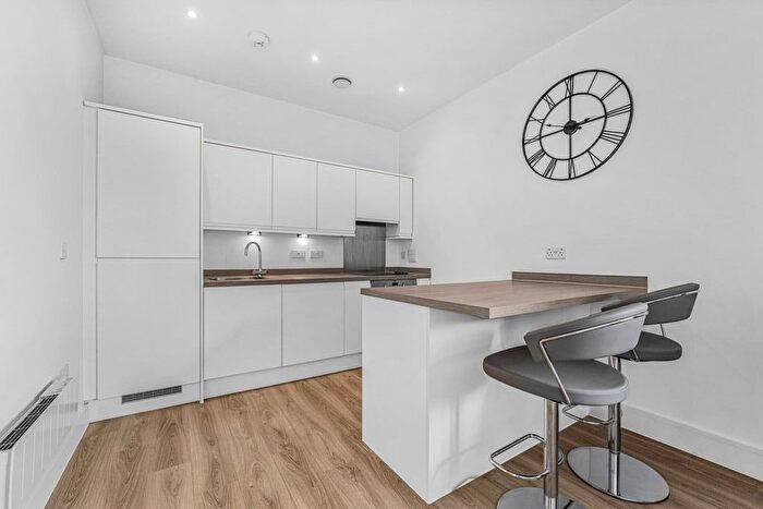 2 Bedroom Flat For Sale In London Road, Staines-Upon-Thames, TW18