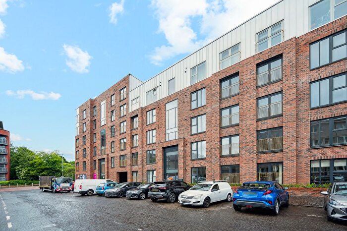 2 Bedroom Flat To Rent In Commercial Road, Gorbals, Glasgow, G5