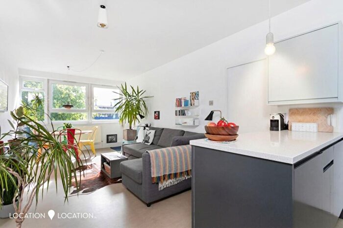 2 Bedroom Flat For Sale In Arden Estate, Macbeth House Arden Estate, N1