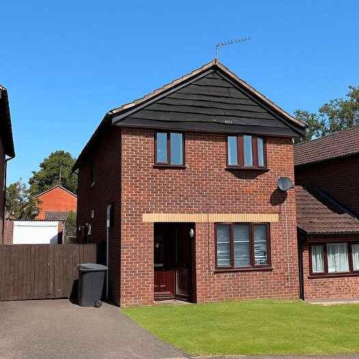 4 Bedroom Detached House To Rent In Codlin Close, Northampton, NN3