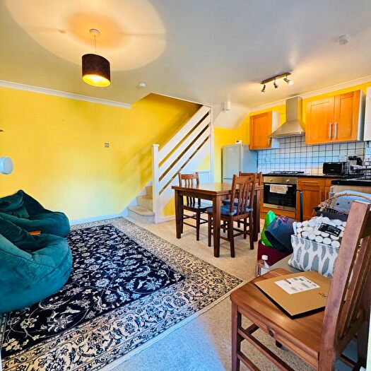 1 Bedroom Flat To Rent In Aymer Drive, Staines-Upon-Thames, TW18