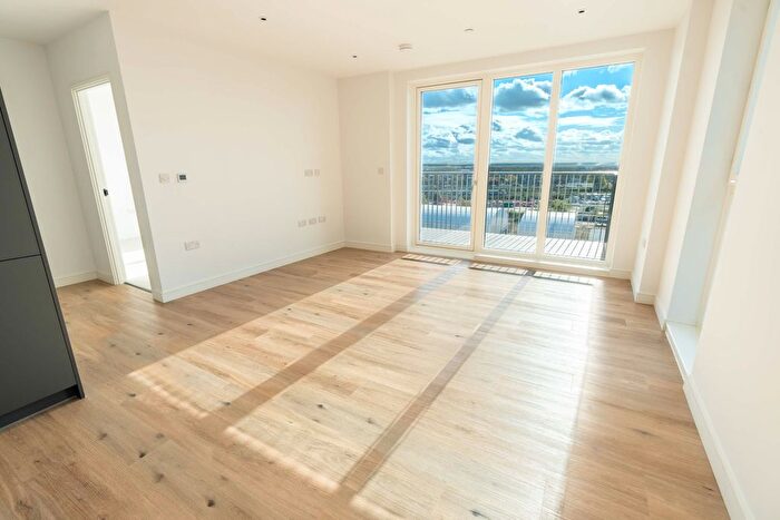 2 Bedroom Flat To Rent In Greenleaf Walk, Southall, UB1