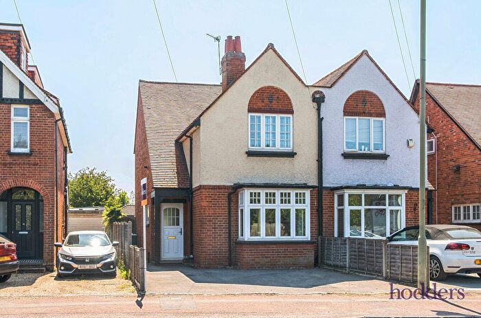 3 Bedroom Semi-Detached House For Sale In Eastworth Road, Chertsey, Surrey, KT16