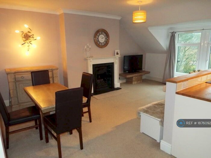 2 Bedroom Flat To Rent In Valley Drive, Harrogate, HG2