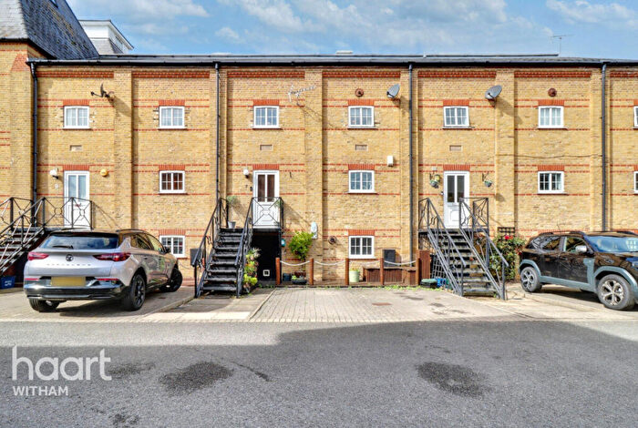 4 Bedroom Town House For Sale In Saltcote Maltings, Heybridge, Maldon, CM9