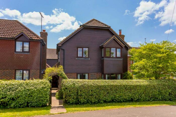 3 Bedroom Detached House For Sale In Quainton Road, North Marston, MK18