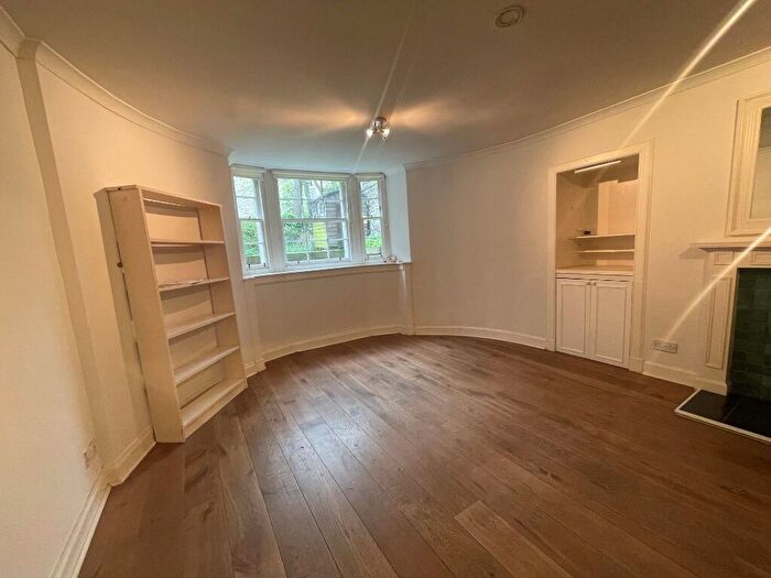 2 Bedroom Flat To Rent In Broughton Street, Edinburgh, EH1
