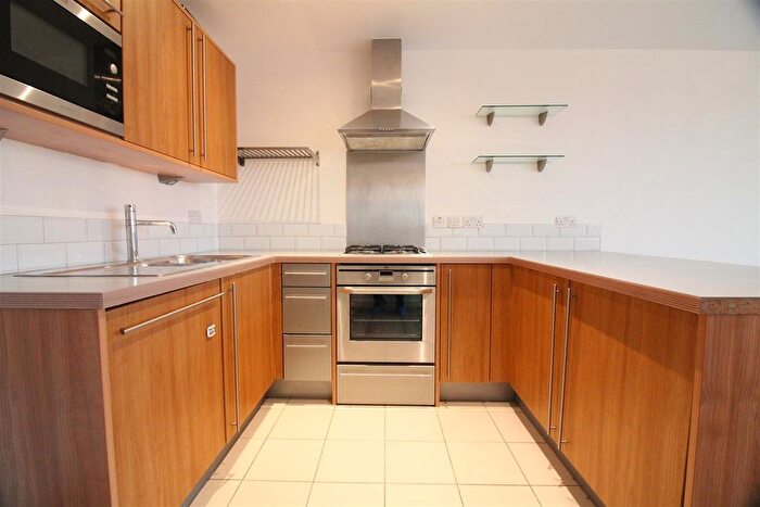 2 Bedroom Flat To Rent In Eden Grove, London, N7