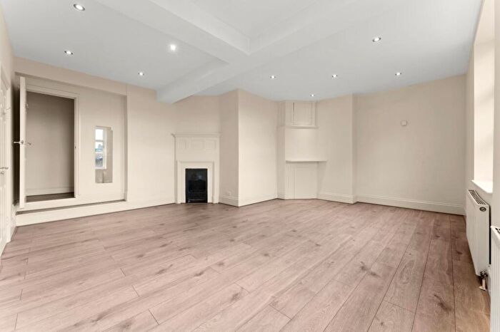 2 Bedroom Flat To Rent In Commercial Road, Whitechapel, E1