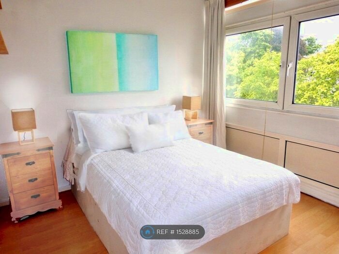 3 Bedroom Flat To Rent In Cedars Road, London, SW4