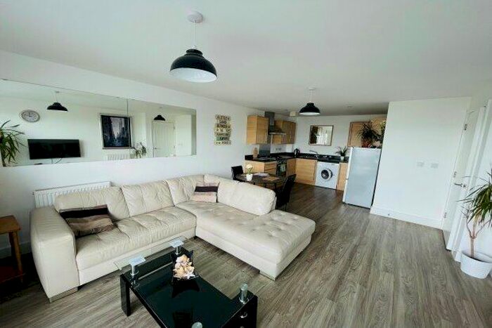 2 Bedroom Flat To Rent In Bwlchygwynt, Llanelli, SA15