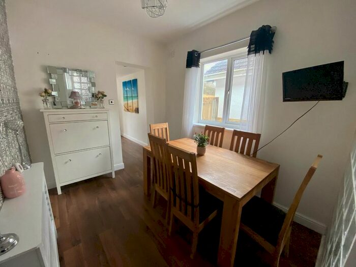 2 Bedroom Detached Bungalow For Sale In Broadmead, Killay, Swansea, SA2