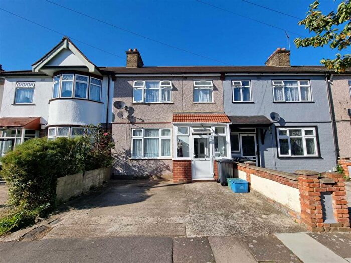 3 Bedroom Terraced House For Sale In Mortlake Road, Ilford, IG1
