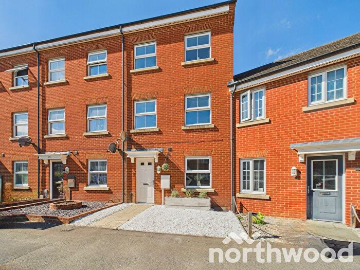 4 Bedroom Town House For Sale In Swaffer Way, Singleton, Ashford, TN23
