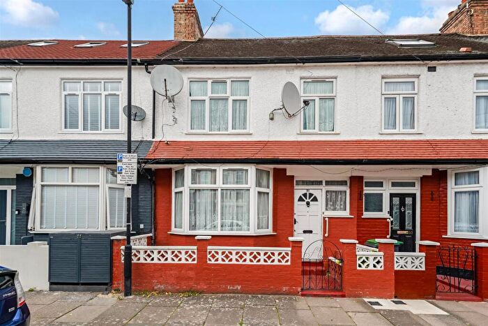 3 Bedroom Terraced House For Sale In Rosebery Avenue, Tottenham, N17