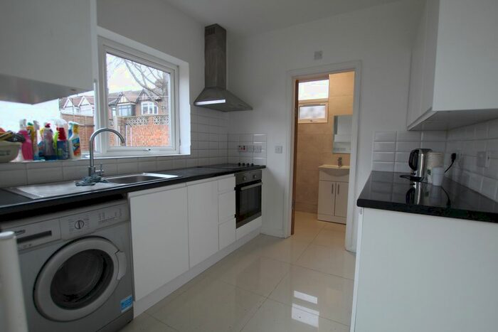 5 Bedroom Semi-Detached House To Rent In Larkshall Road, London E4