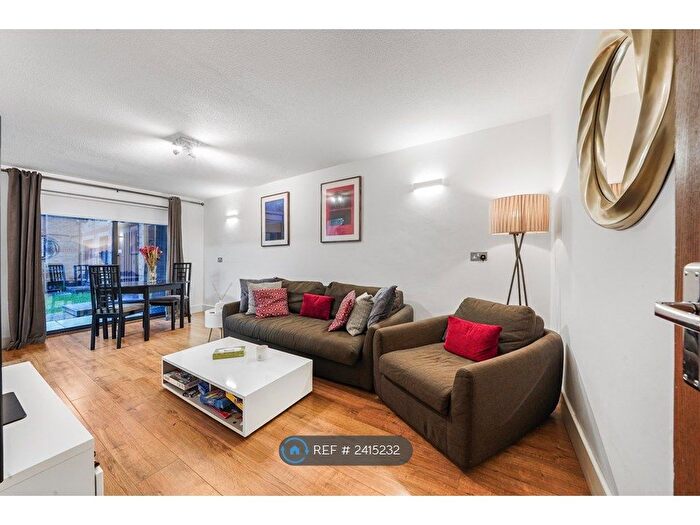 2 Bedroom Flat To Rent In Deanery Close, London, N2