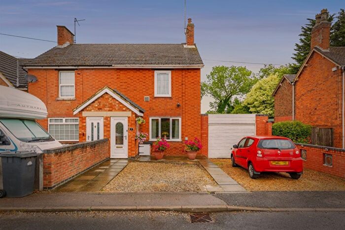 2 Bedroom Semi-Detached House For Sale In Rothwell Road, Kettering, NN16
