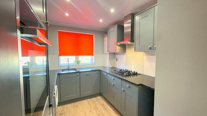 2 Bedroom Flat To Rent In Dee House, Kingston Upon Thames, KT2